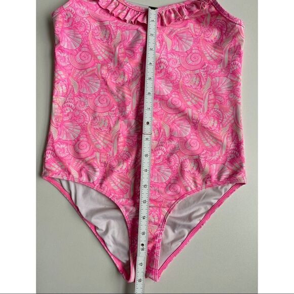 📌3/25 Vineyard Vines Girl Pink Shell Printed One Piece Ruffled Neck Swimsuit - Picture 7 of 10